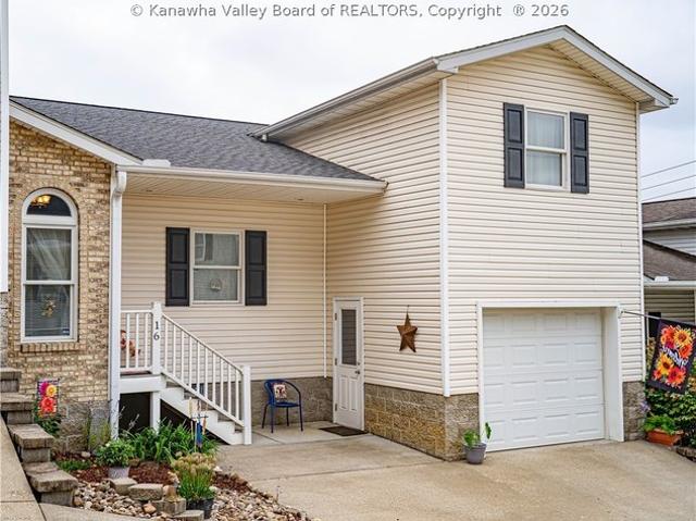 Townhouse for sale in Hurricane, West Virginia
