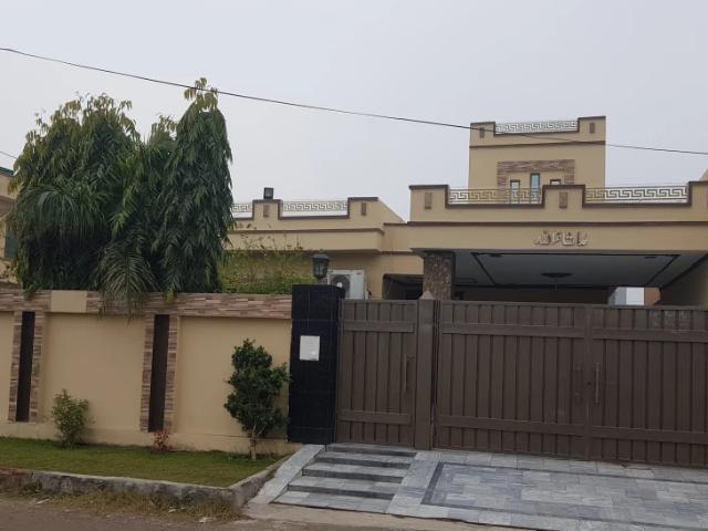 House for sale in Naz Town, لاہور ڈویژن