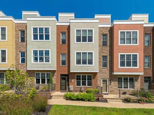 Townhouse for sale in Lakewood, Ohio