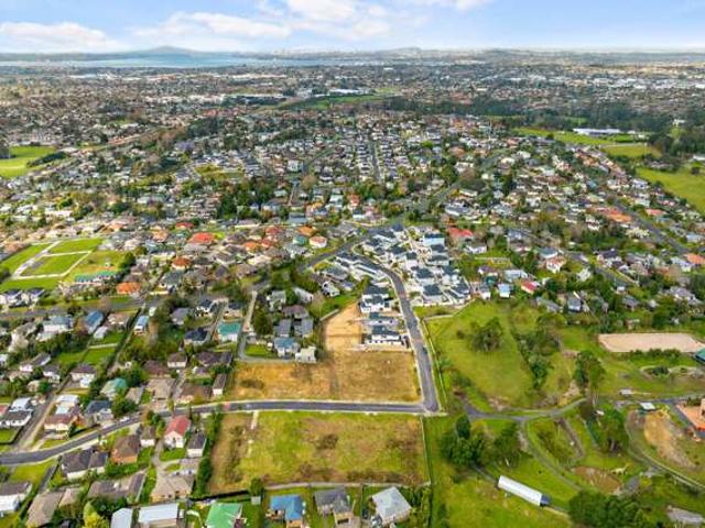 Land for sale in Oratia