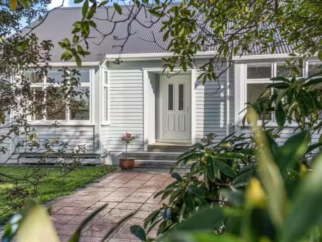 House for sale in Days Bay, Wellington
