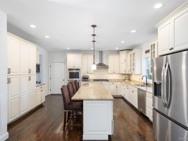 House for sale in Baldwin Place, New York