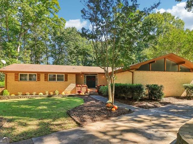 House for sale in Saint Andrews Square, Peachtree City