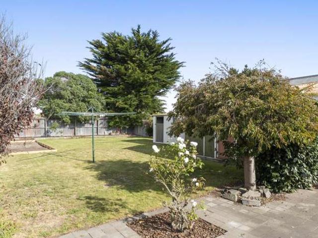 House for sale in Chaslands, Canterbury
