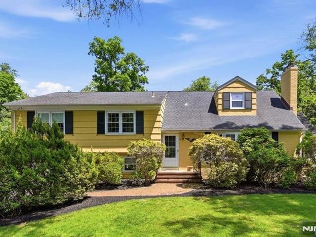 House for sale in Woodcliff Lake, New Jersey