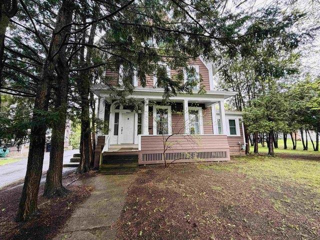 House for sale in Madrid, New York