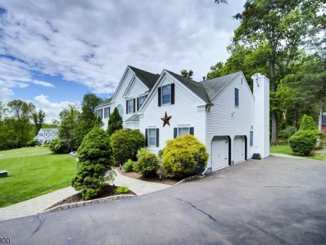 House for sale in Pittstown, New Jersey