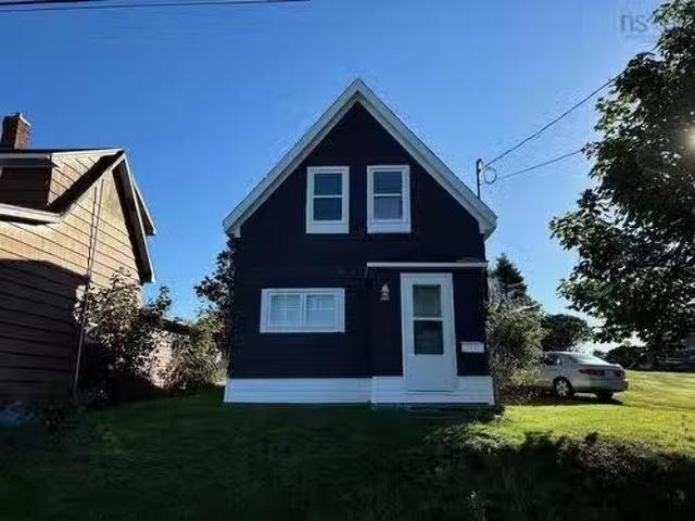 House for sale in Yarmouth, Nova Scotia
