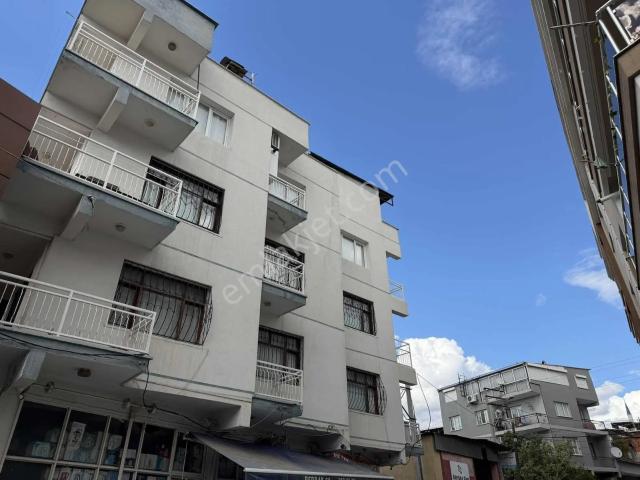 Yamanlar Mahallesi, Bayraklı içerisinde satılık Bina