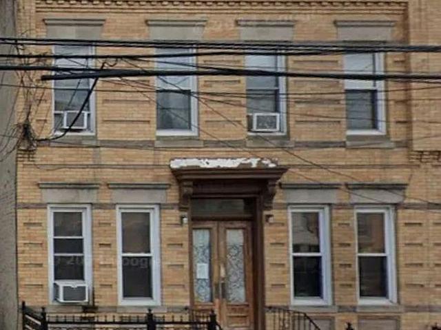 Detached House for sale in Queens, Arverne