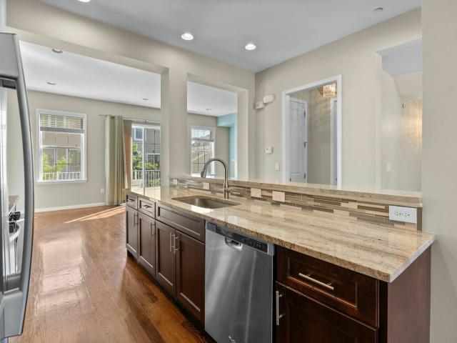 Triplex for rent in Wood Ridge