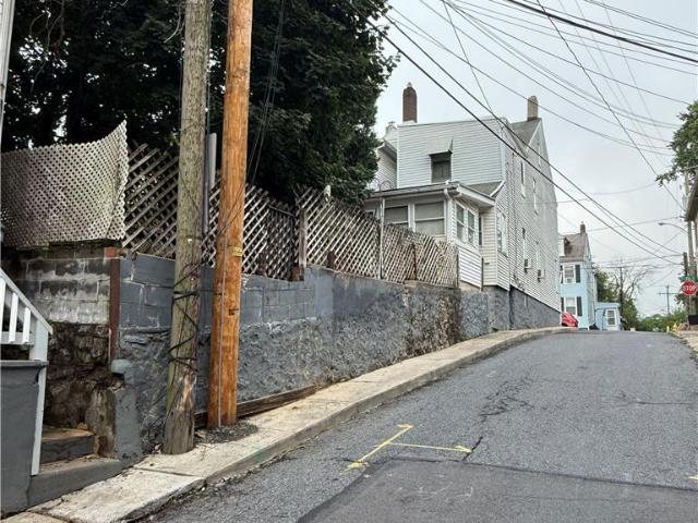 Townhouse for sale in Easton, Pennsylvania