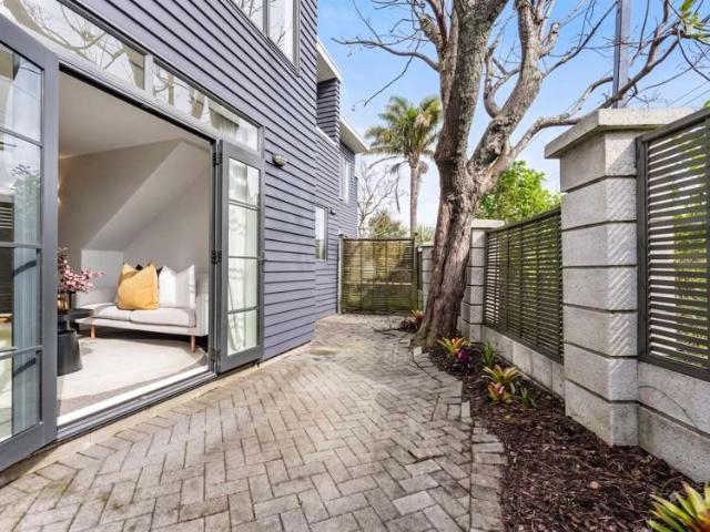 Townhouse for rent in Avondale, Whau