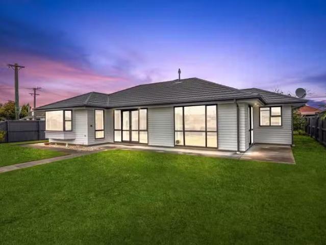 House for sale in Chaslands, Canterbury