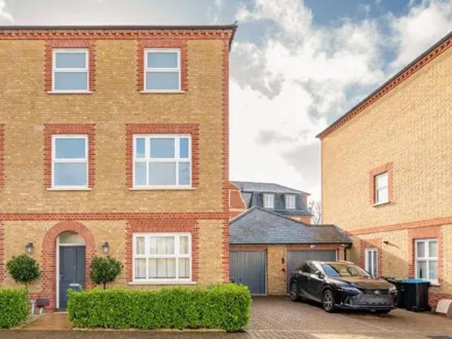 House for rent in Cockfosters, Greater London