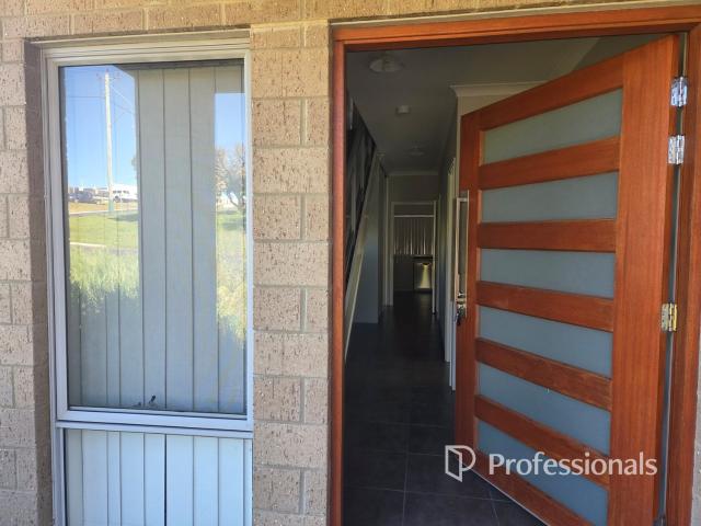 Granny Flat for rent in Dalyellup, Shire Of Capel