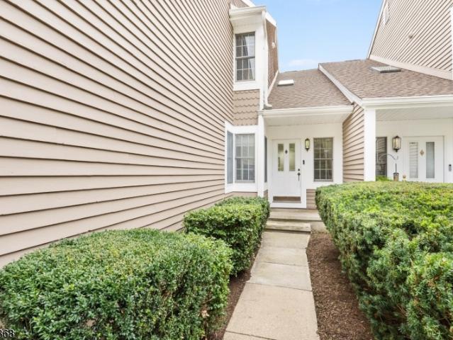 Townhouse for sale in Pluckemin, New Jersey