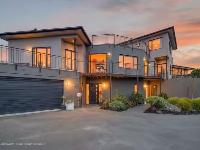 House for sale in Chaslands, Canterbury