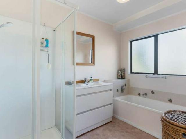 House for sale in Oratia