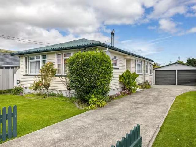 House for sale in Chaslands, Canterbury