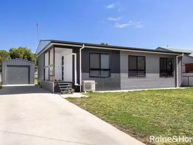 House for rent in Monash, Australian Capital Territory