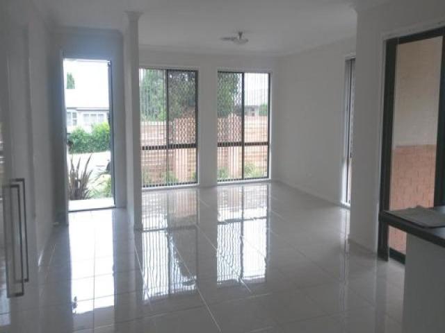 Townhouse for rent in Queanbeyan, New South Wales