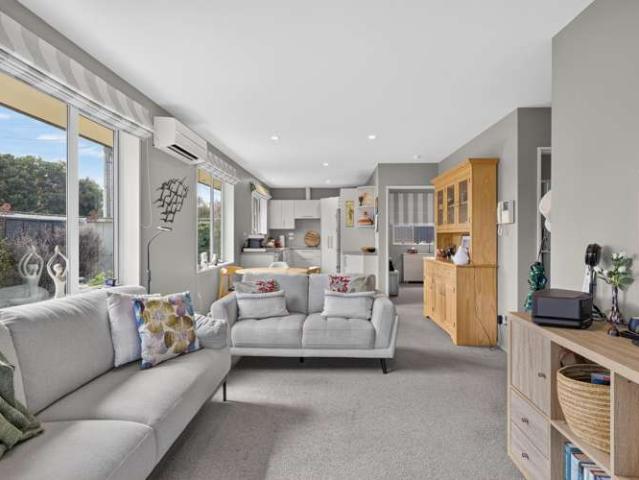 House for sale in Chaslands, Canterbury