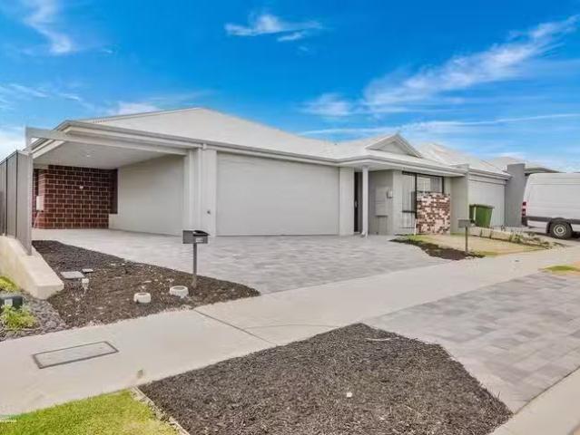 House for rent in Madora Bay