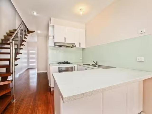 House for rent in Avondale Heights, Victoria