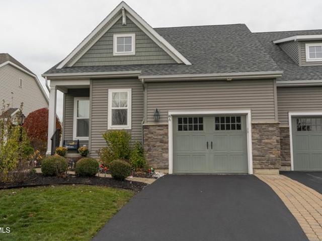 Townhouse for sale in Saratoga, New York