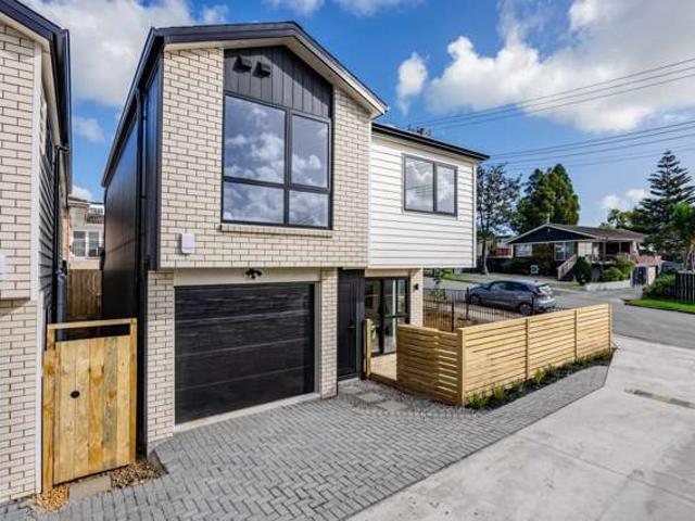 Townhouse for sale in East Tamaki