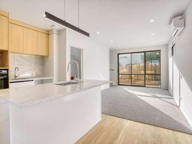 Townhouse for sale in Mount Roskill