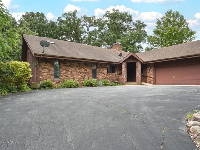 House for sale in Mchenry, Illinois