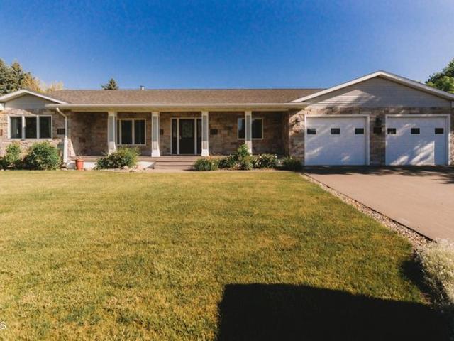 House for sale in Jamestown, North Dakota