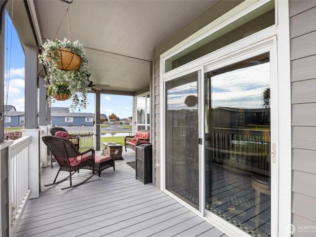 House for sale in The Lakes Mobile Home Park, Moses Lake