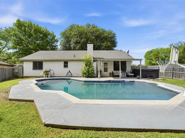 House for sale in Benbrook, Texas