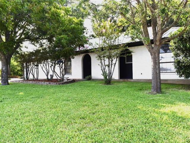 House for sale in Milam, Texas