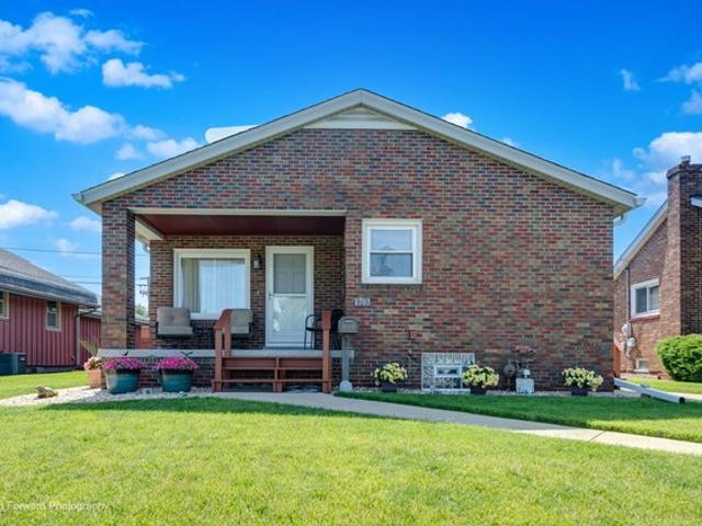 House for sale in Crest Hill, Illinois