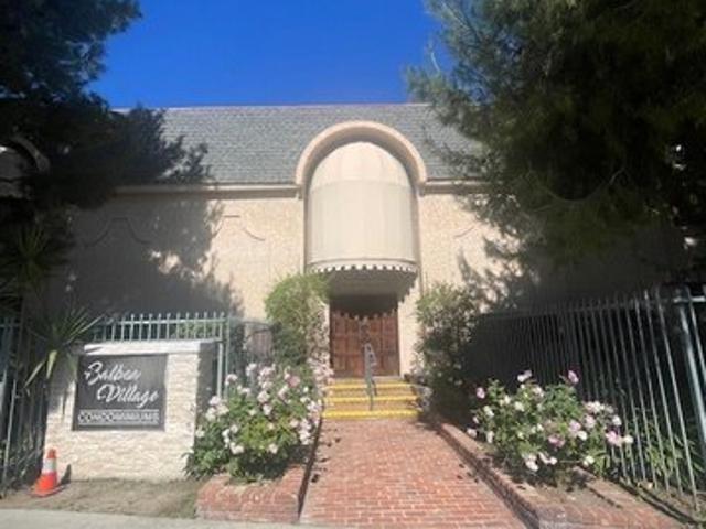 Townhouse for sale in Canoga Park, California