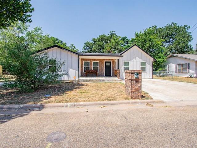 House for sale in Milam, Texas