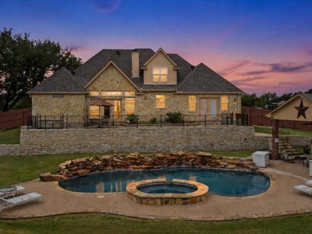 House for sale in Glen Rose, Texas