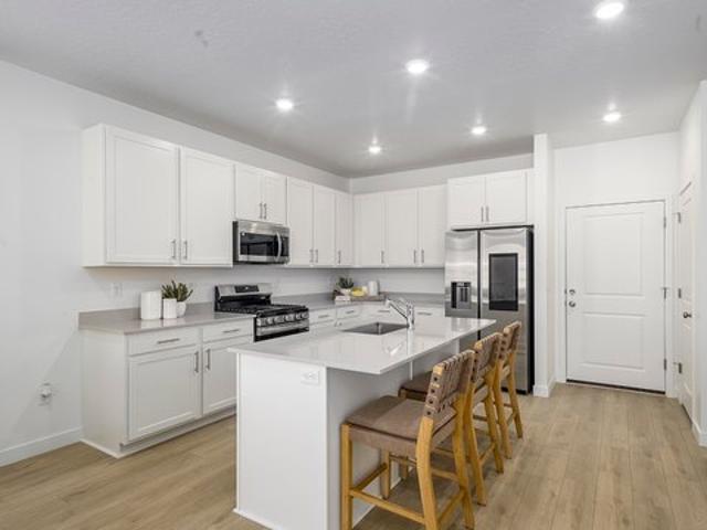 House for sale in Saratoga Springs, Utah