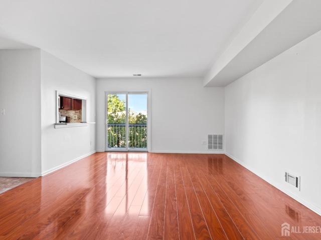 Townhouse for sale in Iselin, New Jersey