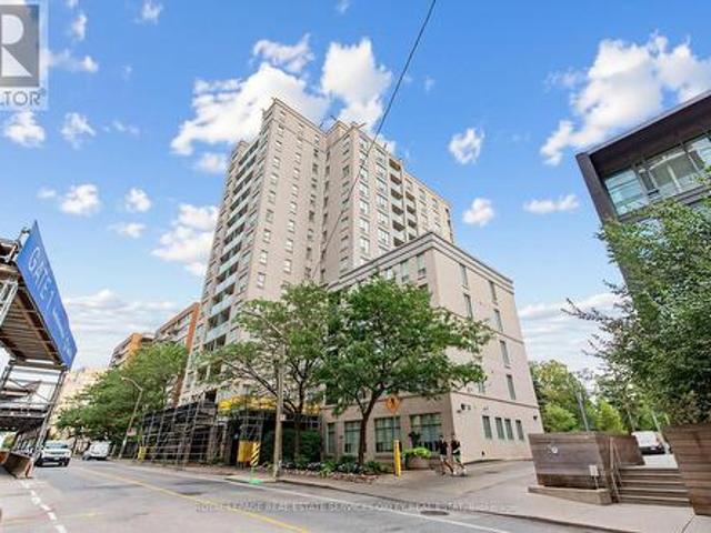 Condo for sale in Toronto—St. Paul's, Toronto