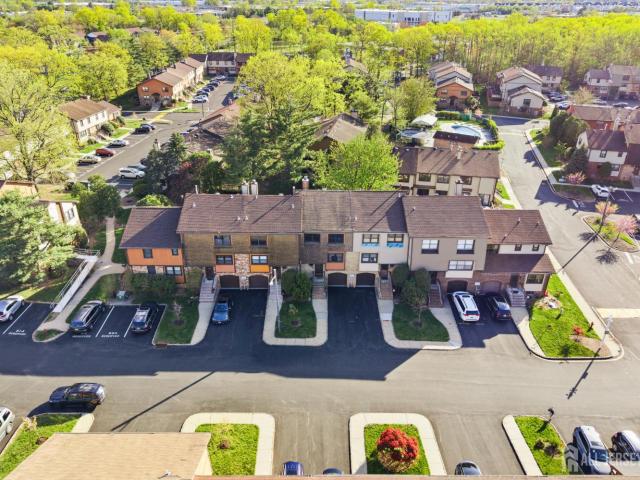 Townhouse for sale in Edison, New Jersey