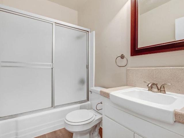 Apartment for rent in Canoga Park, California