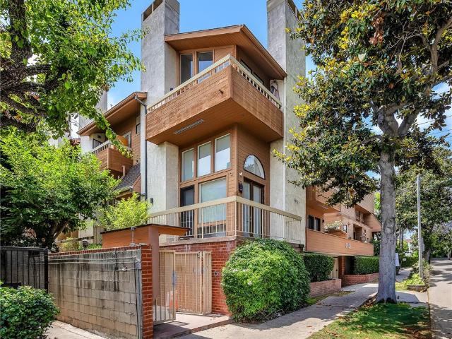 Townhouse for sale in Los Angeles