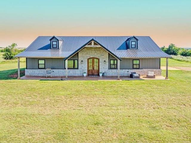 House for sale in Cashion, Oklahoma