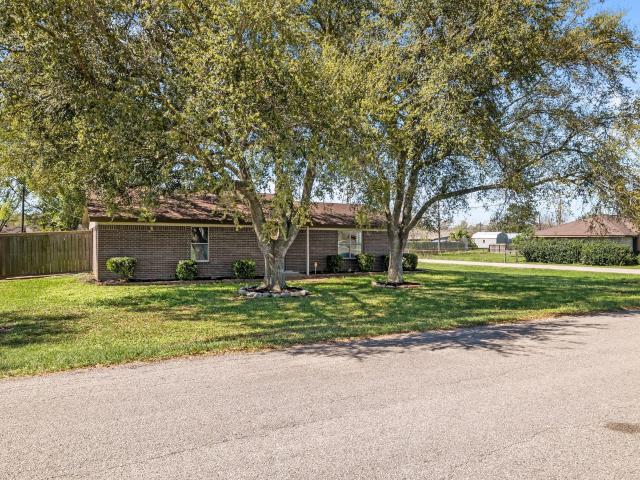 House for sale in Danbury, Texas