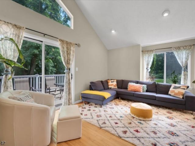 Townhouse for sale in Springfield, New Jersey